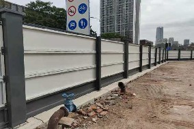 旭東圍擋廠家-彩鋼圍擋板有什么優(yōu)勢？