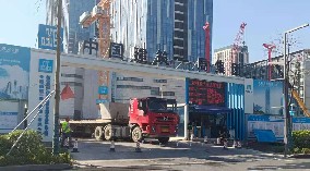 圍擋廠家、建筑施工圍擋圍深圳新材料產(chǎn)業(yè)大廈項(xiàng)目提供安全保障